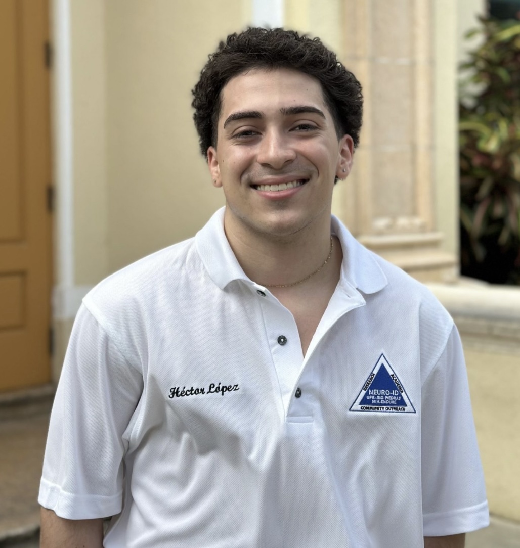 Hector with the Neuro-ID polo at UPR Río Piedras